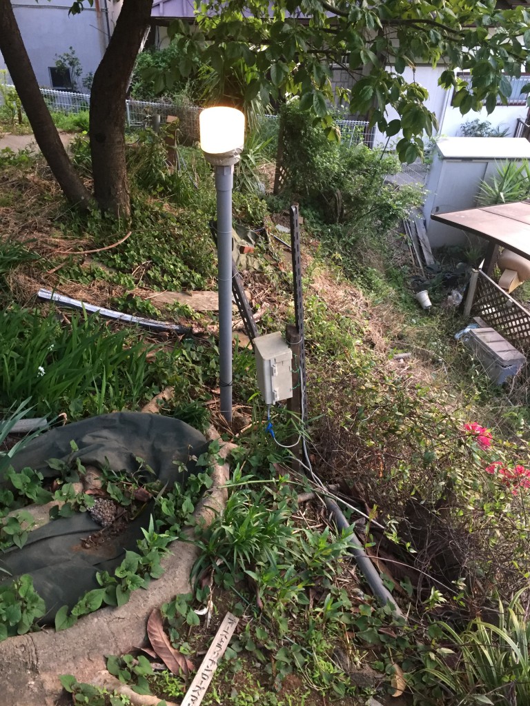 庭園灯の修理（櫻の下）